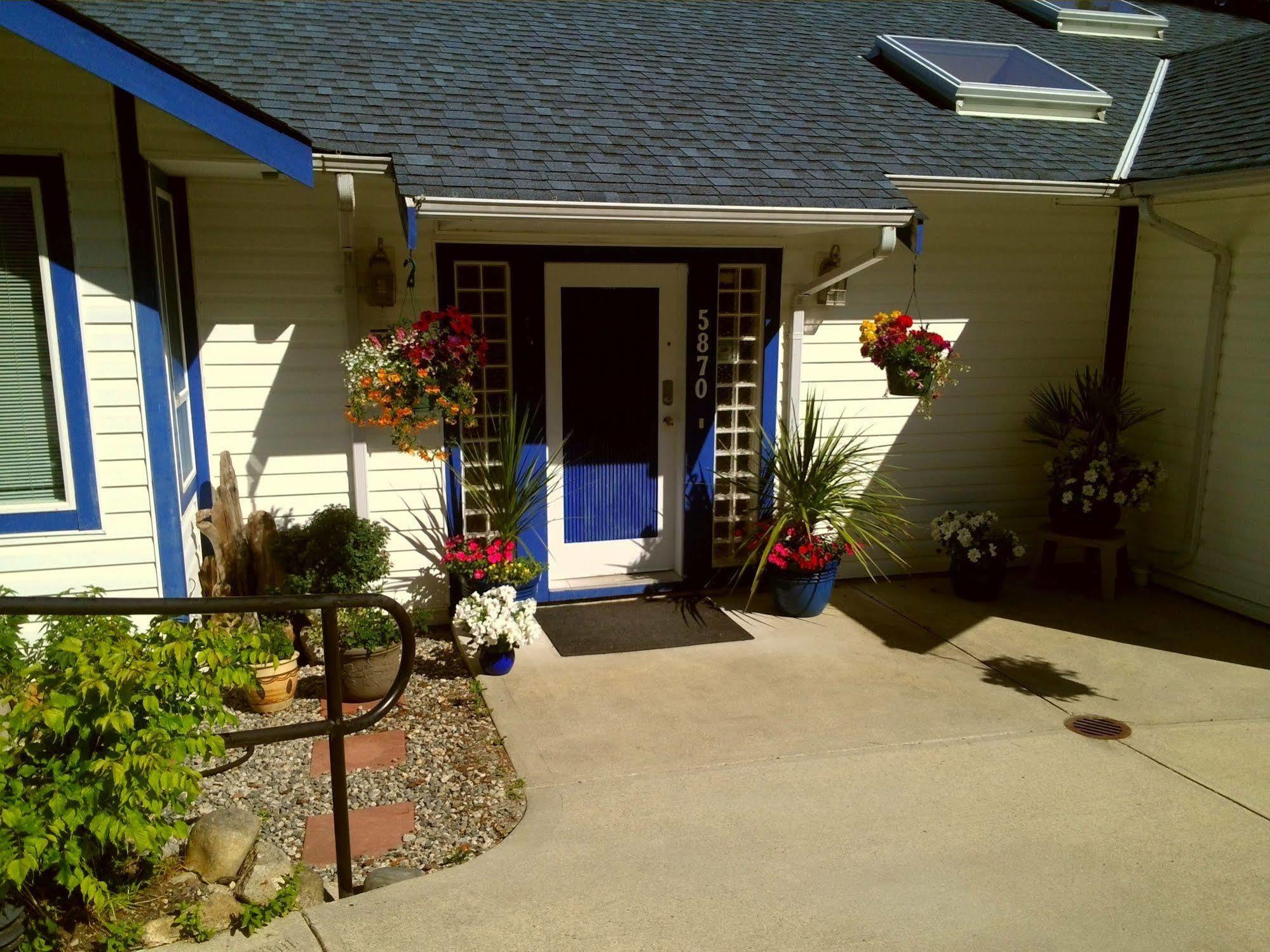Sechelt Inlet B&B Bagian luar foto
